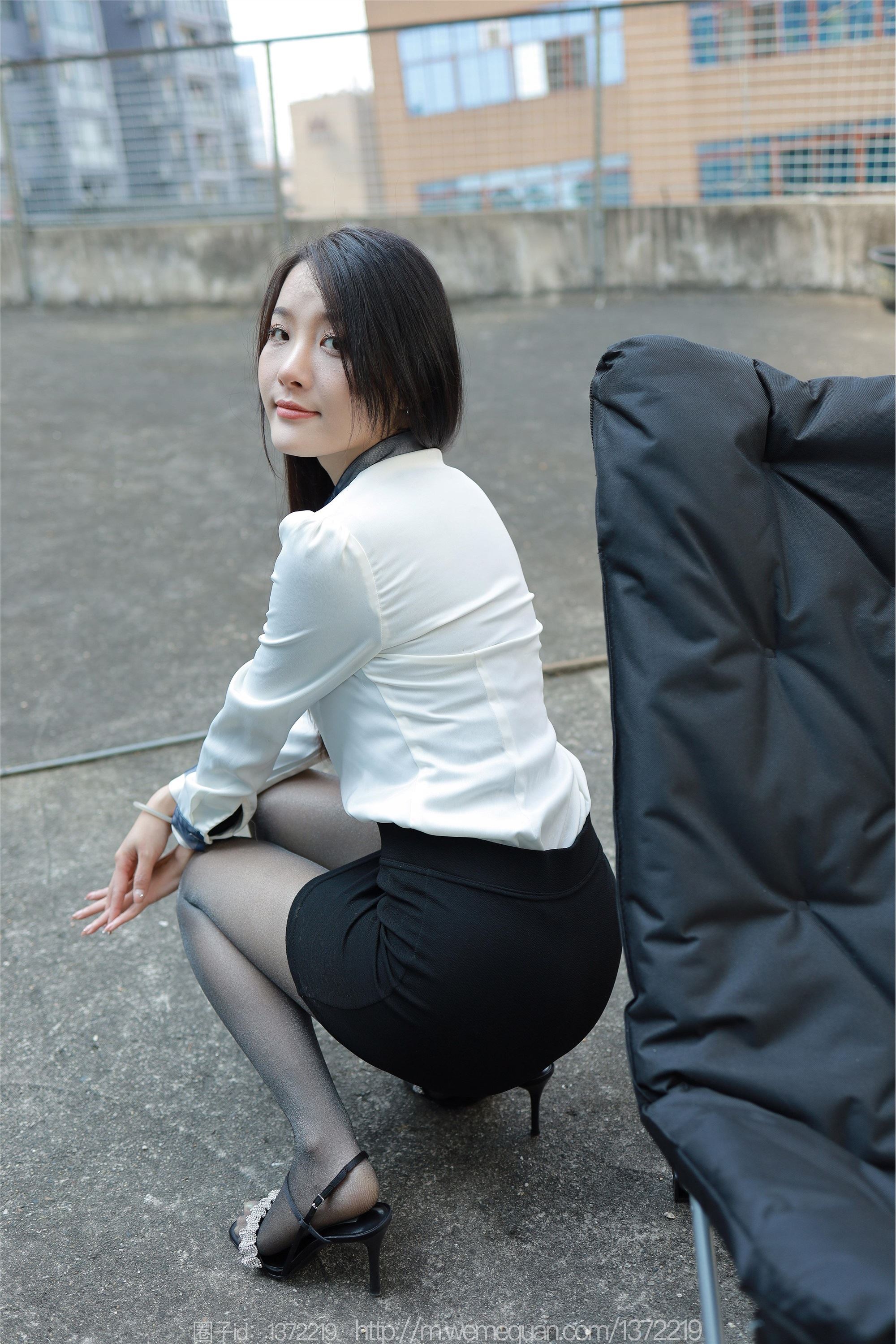 IESS异思趣向  2023.02.11 丝享家 1358 婉萍《户外OL》